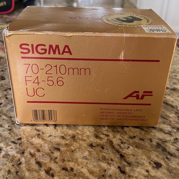 Sigma 70-210mm F4-5.6 UC interchangeable Lens For Camera - Picture 4 of 6